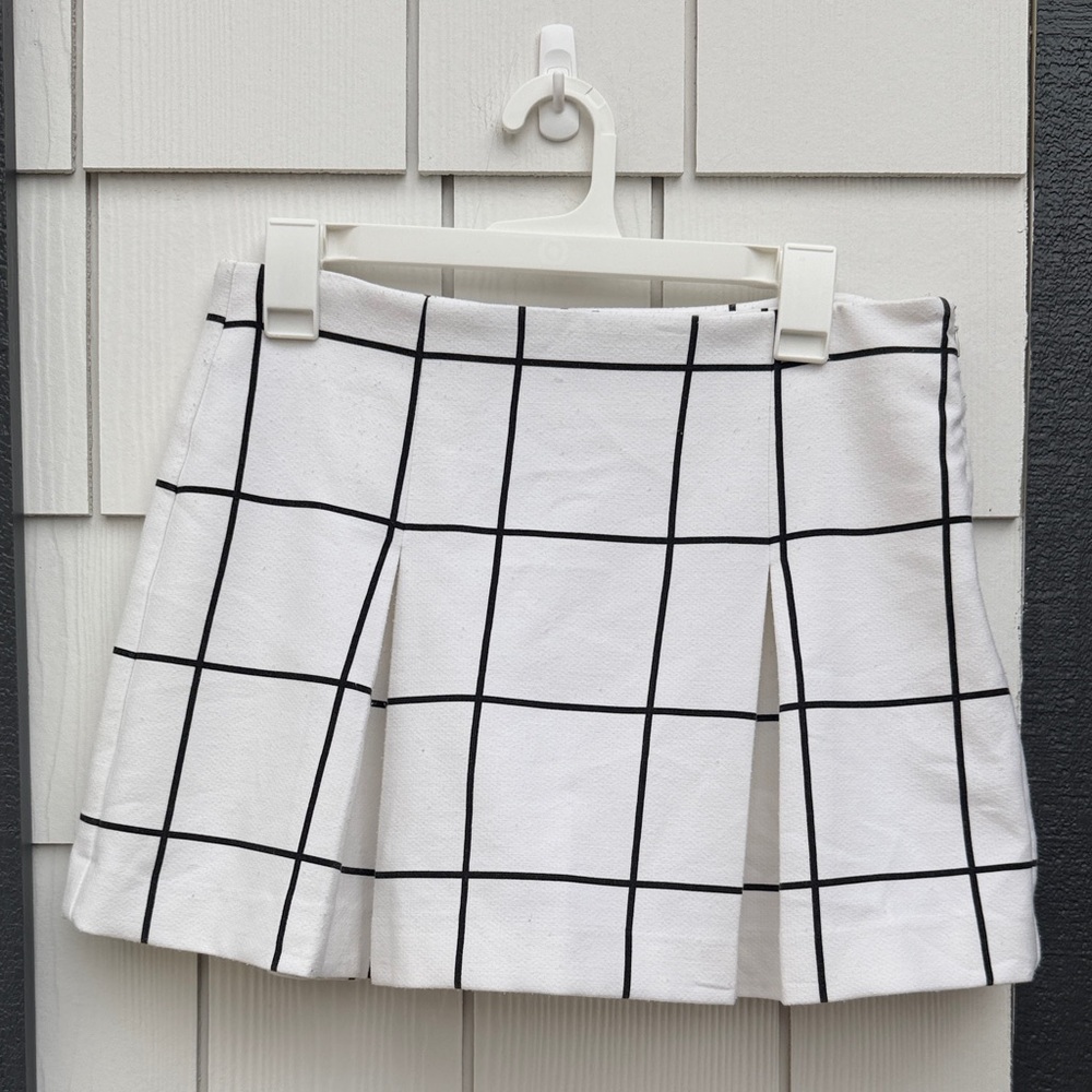 Forever 21 White Mini Skirt with Black Windowpane Grid